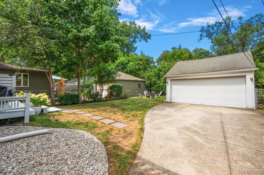 910 W Oakridge Street, Ferndale, MI 48220 — Photo 49