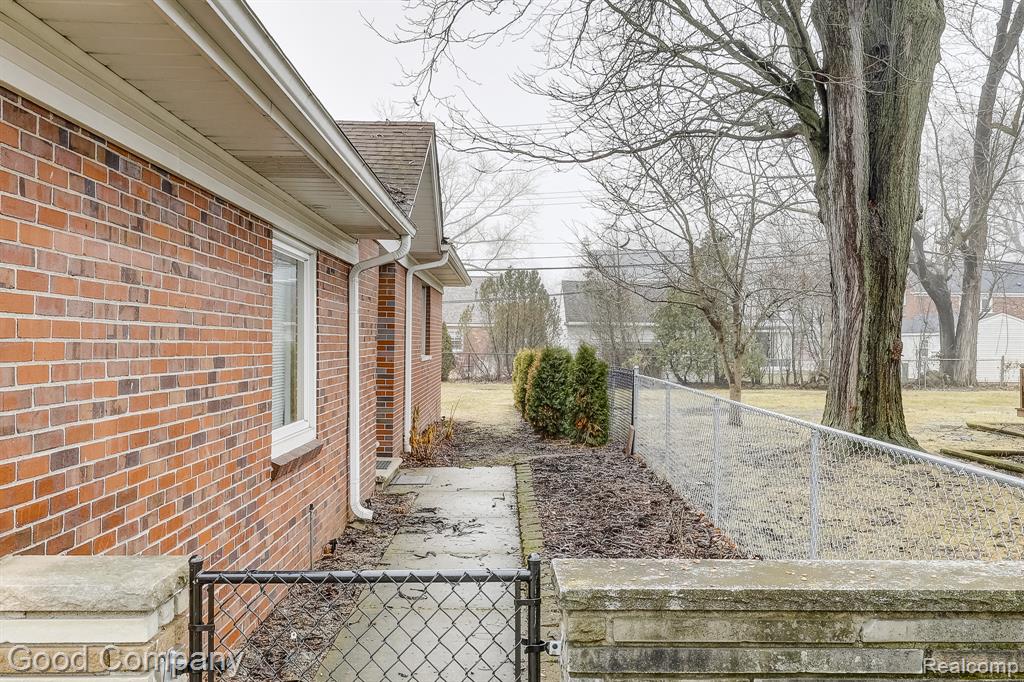 1557 Lochmoor Boulevard, Grosse Pointe Woods, MI 48236 — Photo 67