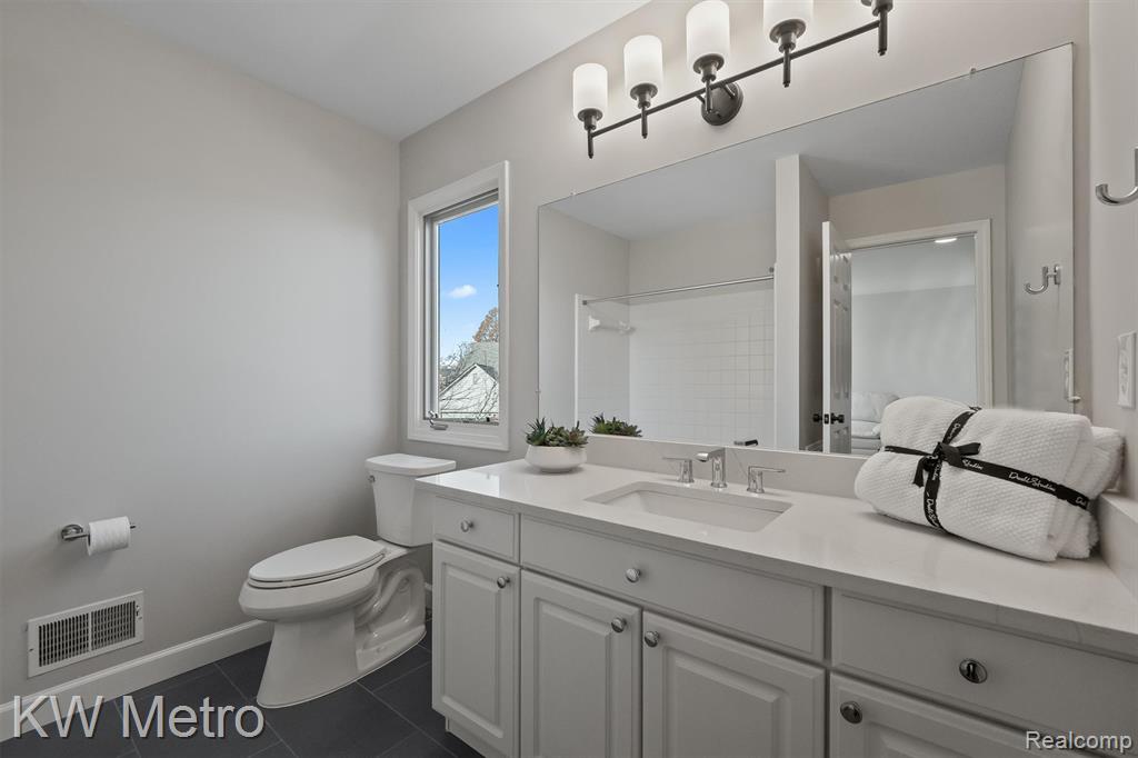 45914 Portsville Drive, Macomb, MI 48044 — Photo 29