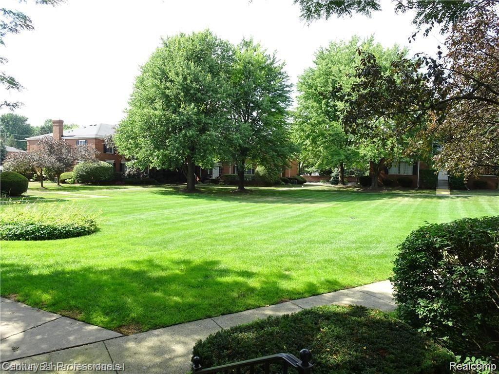 616 E Fox Hills Drive, Bloomfield Hills, MI 48304 — Photo 27
