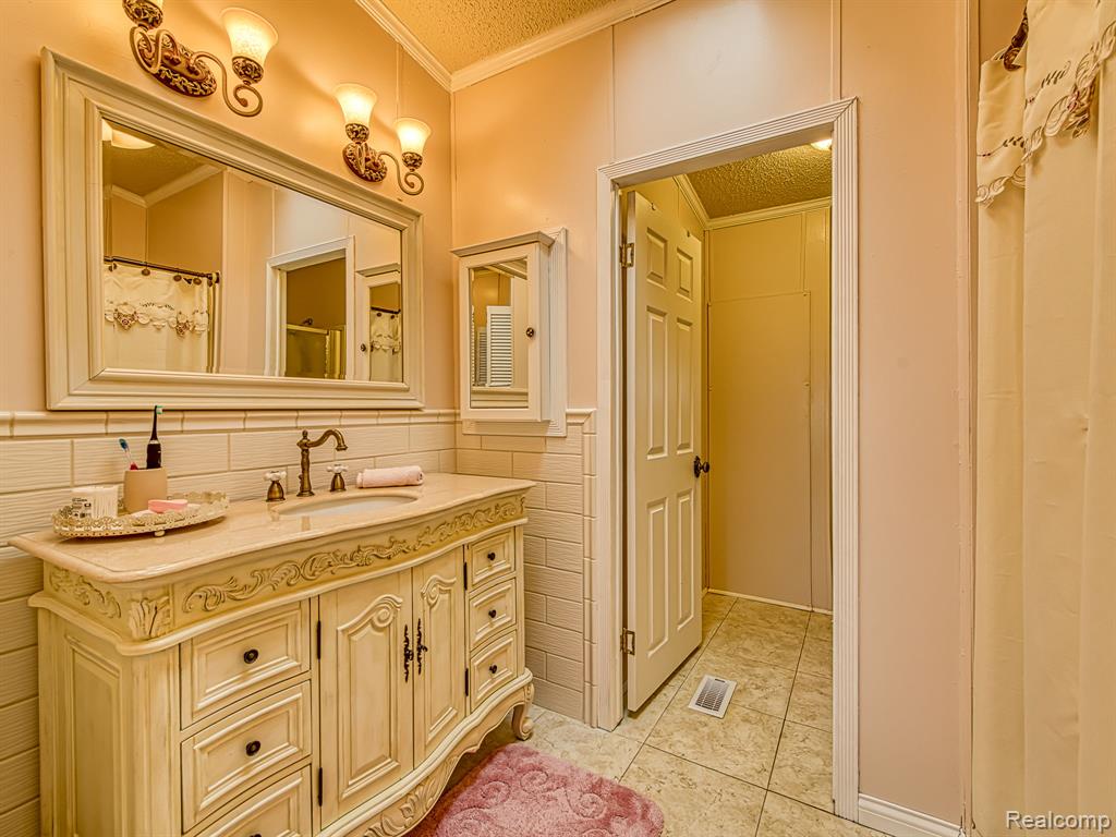 29403 Wedgewood, Flat Rock, MI 48134 — Photo 15