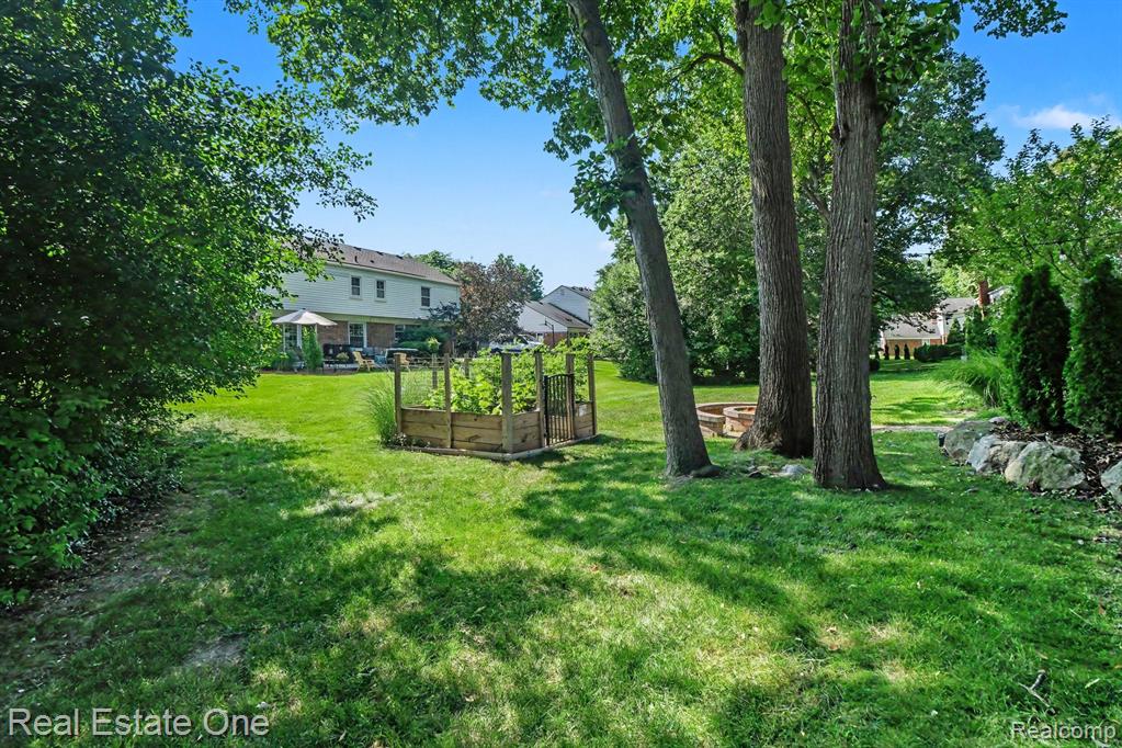 5963 Barnstable Court, West Bloomfield, MI — Photo 36