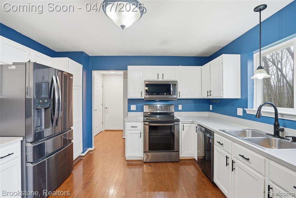 569 Cove View Drive, Waterford, MI 48327 — Photo 13