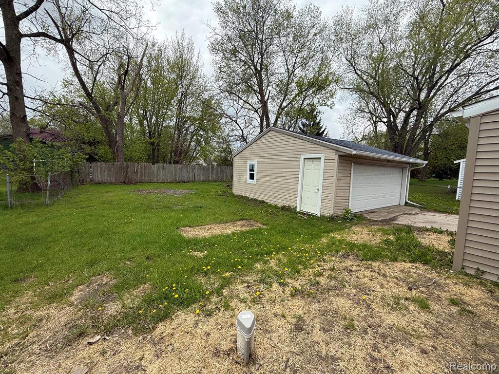 3336 Leta Avenue, Burton, MI 48529 — Photo 5
