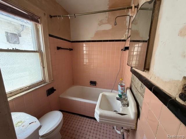 14210 Wilfred Street, Detroit, MI 48213 — Photo 9