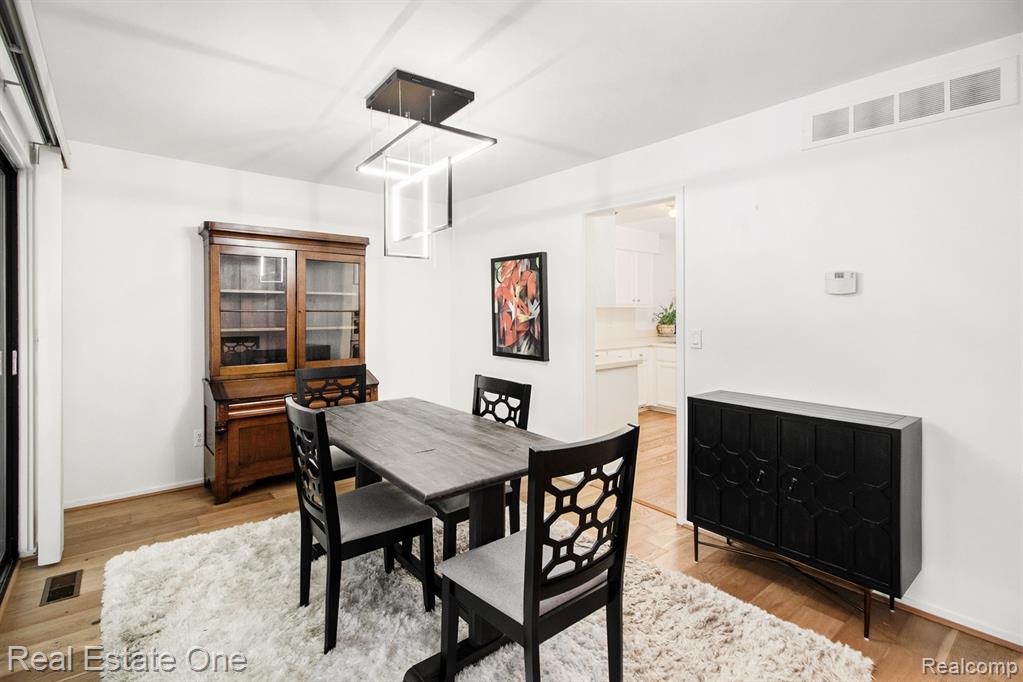5537 Walnut Circle W, West Bloomfield, MI — Photo 9