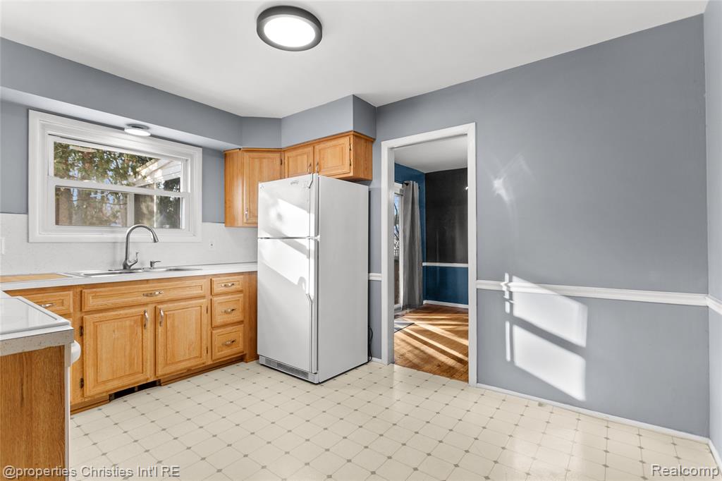 615 W 13 Mile Road, Royal Oak, MI 48073 — Photo 11