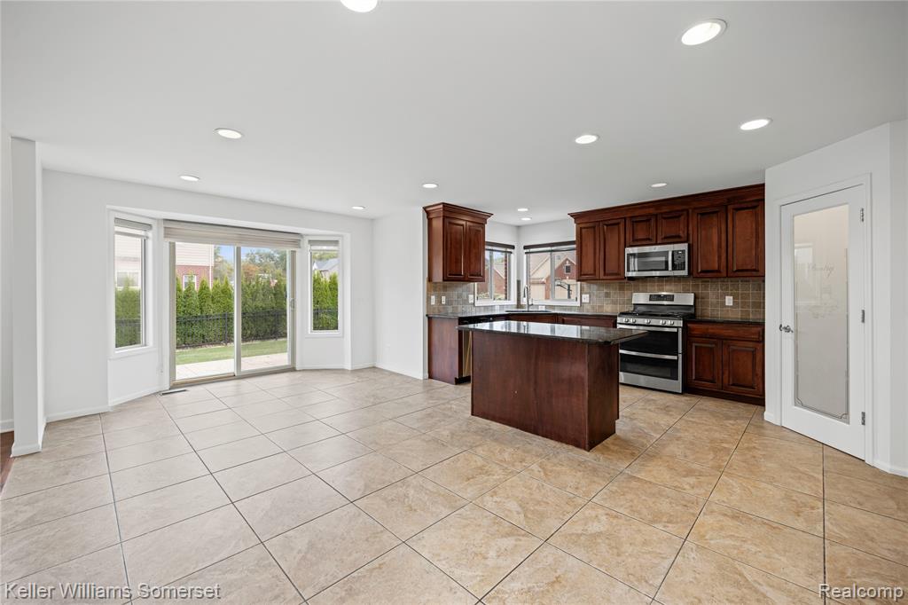 55257 Breton Woods Drive, Macomb, MI 48042 — Photo 16