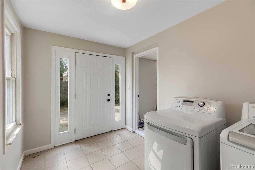 5850 Deering Street, Garden City, MI — Photo 13