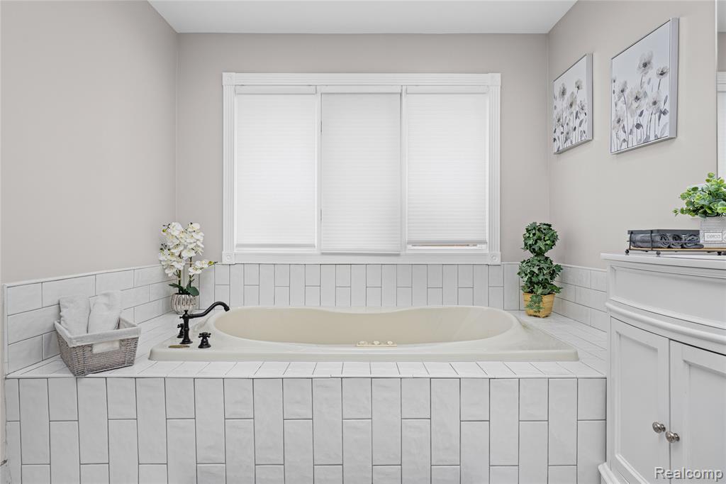 43352 Chardonnay Drive, Sterling Heights, MI 48314 — Photo 34