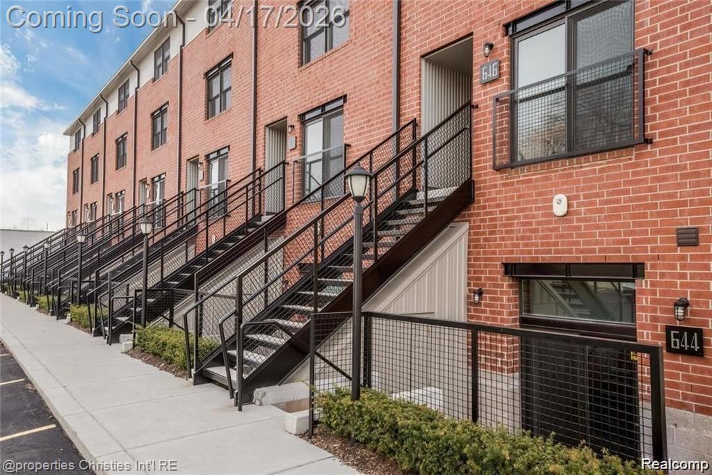 642 W 11 MILE Road, Royal Oak, MI 48067 — Photo 4