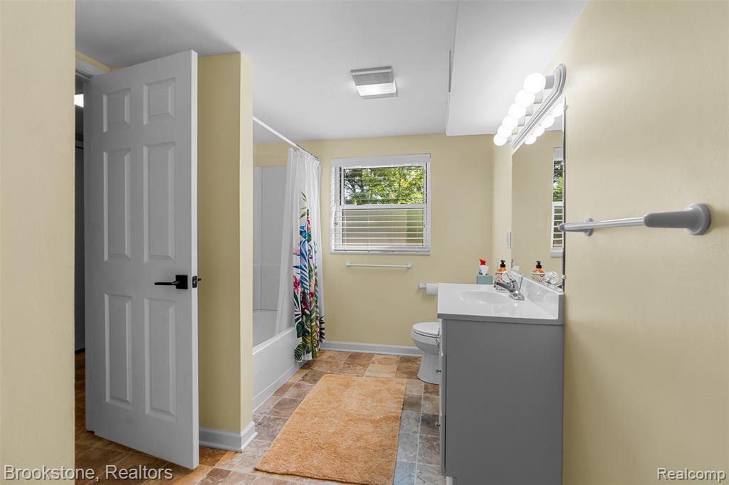 87 E Maryknoll Road, Rochester Hills, MI 48309 — Photo 20