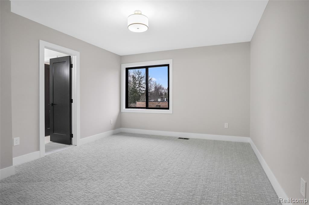 31130 Lahser, Beverly Hills, MI 48025 — Photo 35