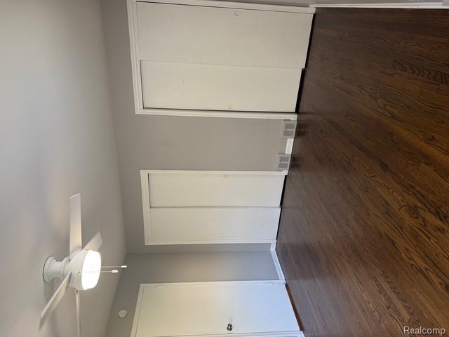 836 Harcourt Road E, Grosse Pointe Park, MI 48230 — Photo 13