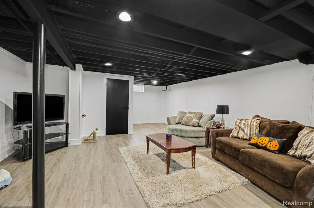 9871 Doris Street, Livonia, MI 48150 — Photo 14