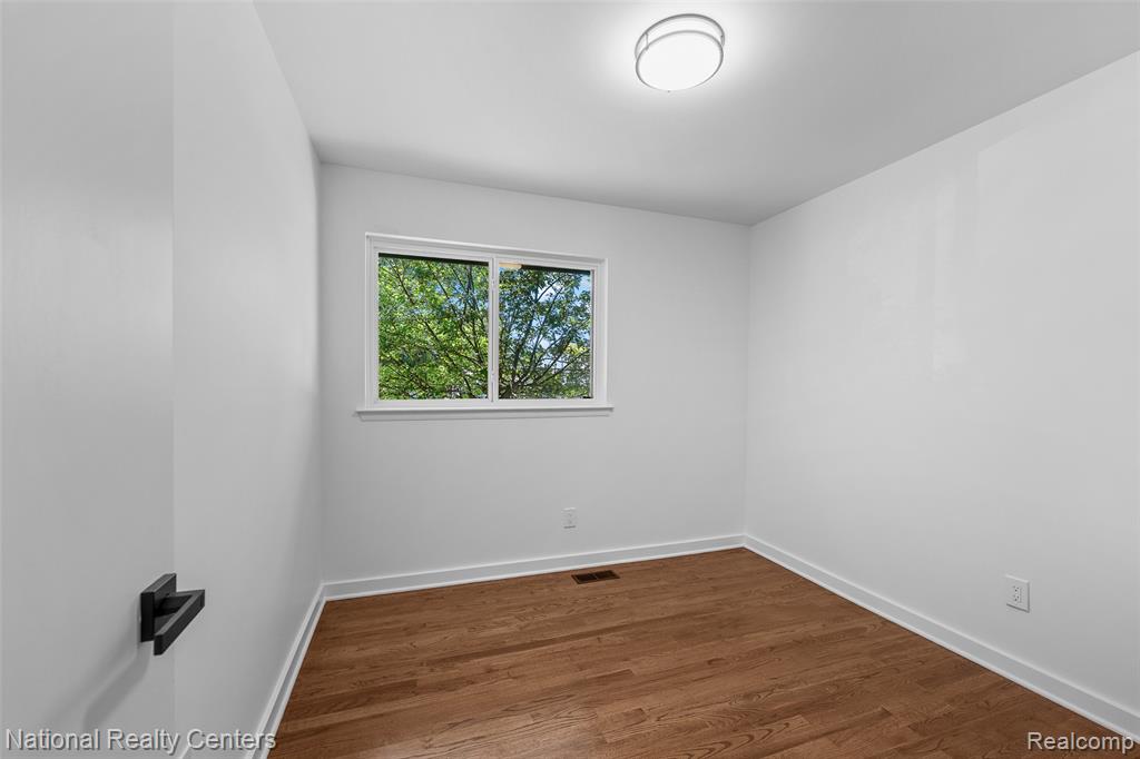 27736 Osmun Street, Madison Heights, MI 48071 — Photo 12