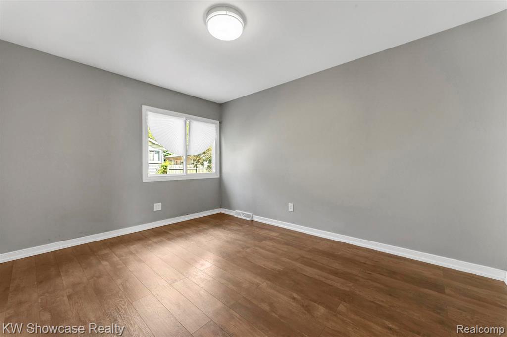 7969 Richardson Road, West Bloomfield, MI 48323 — Photo 21