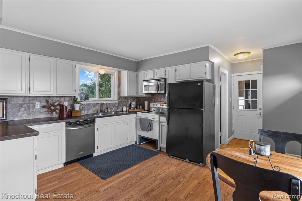 8058 Stanley Road, Flushing, MI 48433 — Photo 8