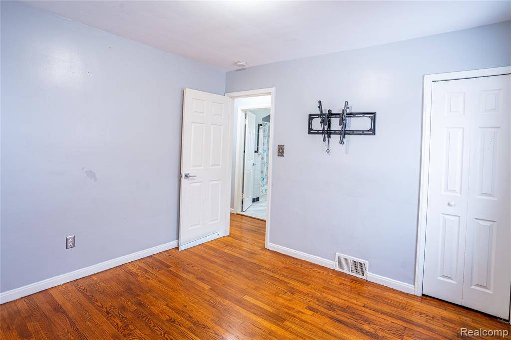 8467 Riverview Street, Dearborn Heights, MI 48127 — Photo 16