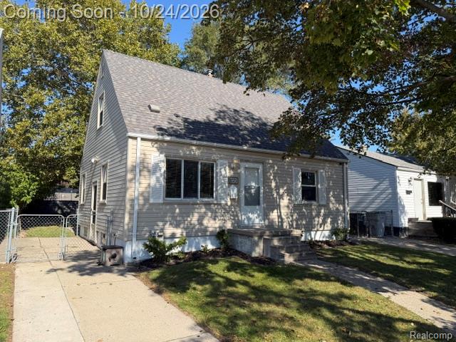 1021 E Woodruff Avenue, Hazel Park, MI 48030