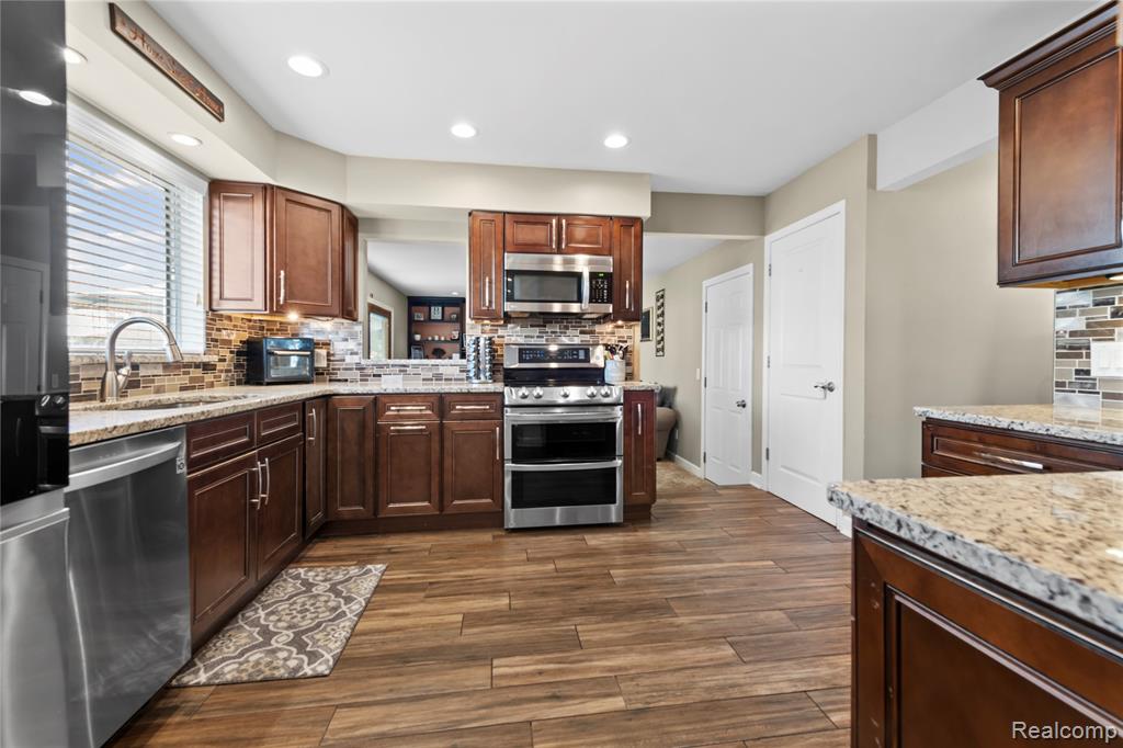22303 Knollwood Drive, Flat Rock, MI 48134 — Photo 5