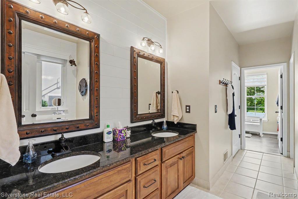 651 Wynstone Circle N, Oakland, MI — Photo 32