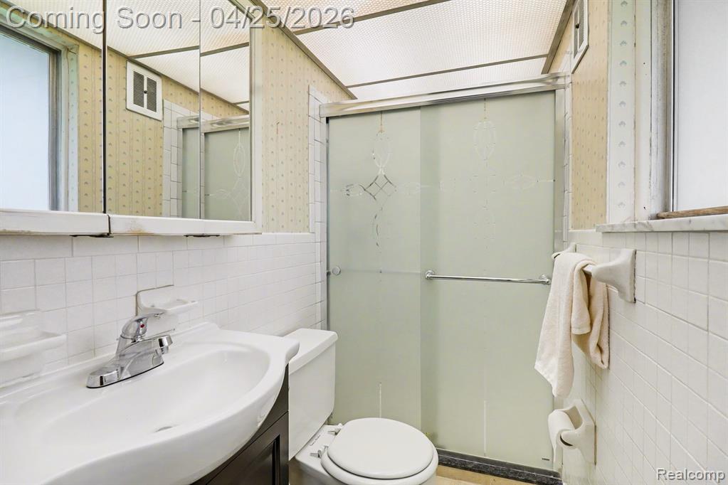 5746 Warbler Drive, Clarkston, MI — Photo 16
