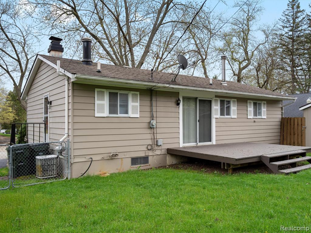 806 HARRY PAUL Drive, Lake Orion, MI 48362 — Photo 29