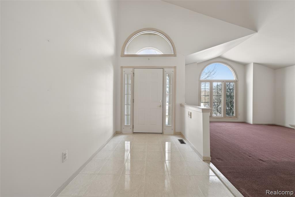 47140 Hunters Chase Drive, Macomb, MI 48042 — Photo 3