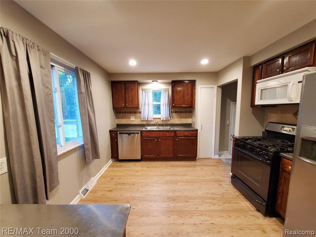 5605 MERRICK Street, Dearborn Heights, MI 48125 — Photo 4
