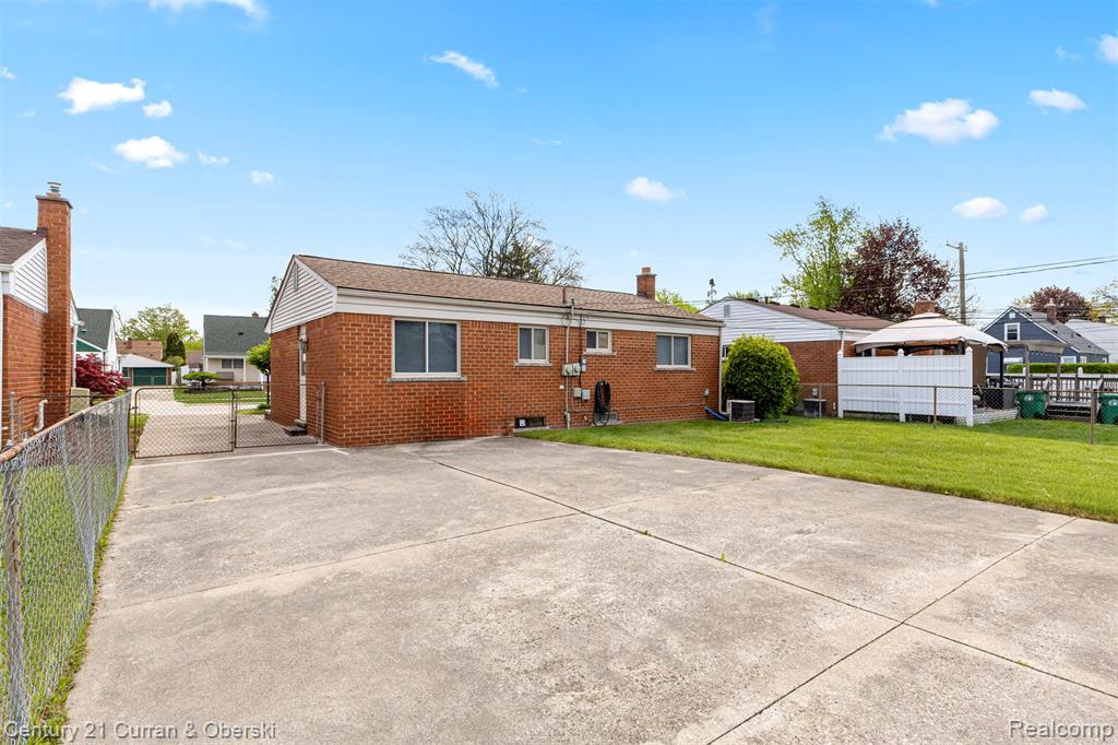 7011 Helen Street, Garden City, MI — Photo 28