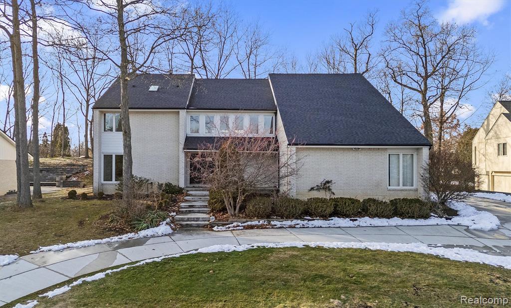 5322 Pond Bluff Drive, West Bloomfield, MI 48323 — Photo 2