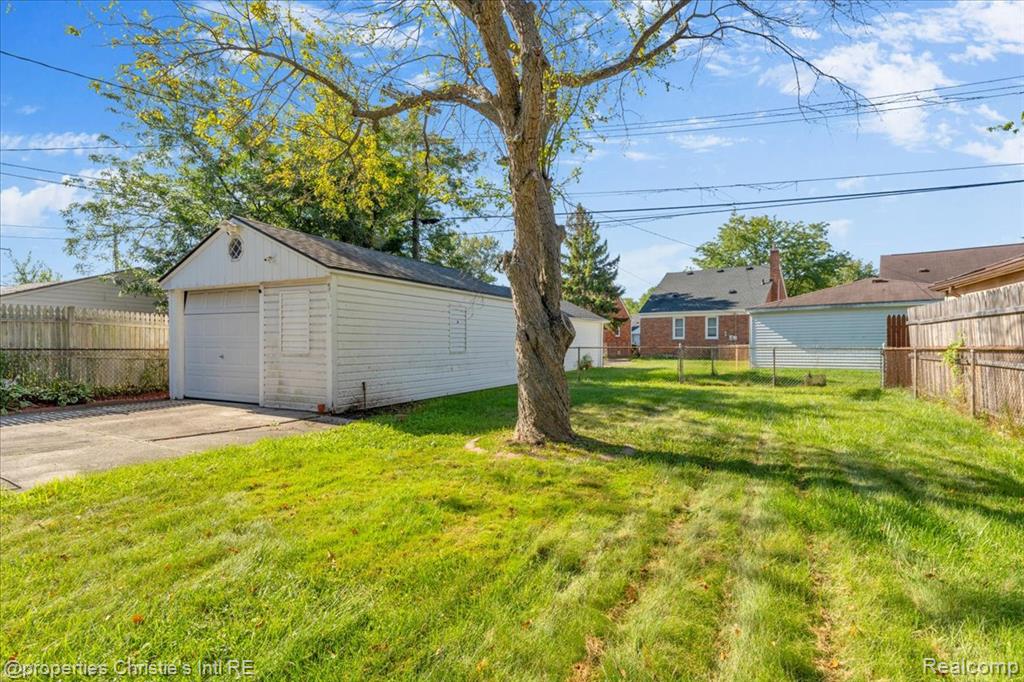 20006 Lochmoor Street, Harper Woods, MI 48225 — Photo 27