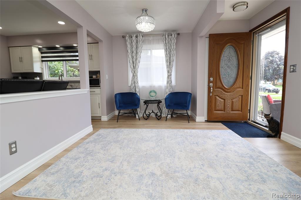 6840 N Silvery Lane, Dearborn Heights, MI 48127 — Photo 15