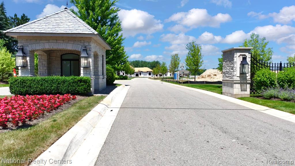 1655 Vista Drive W, Oakland, MI — Photo 3