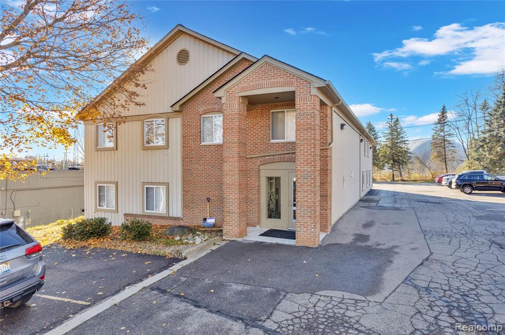 189 Clarkston Road, Lake Orion, MI 48362