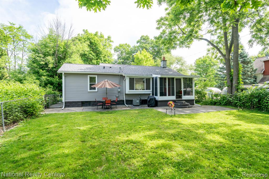 3973 Oak Knoll Road, Waterford, MI 48328 — Photo 24