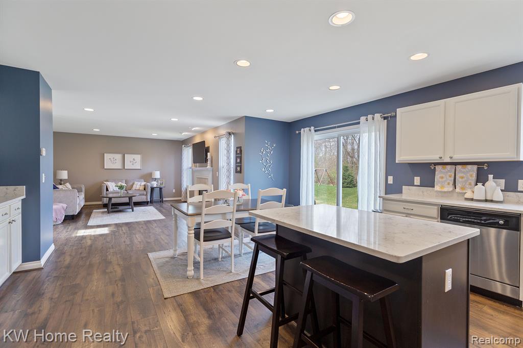28642 OAKMONTE Circle W, New Hudson, MI 48165 — Photo 15