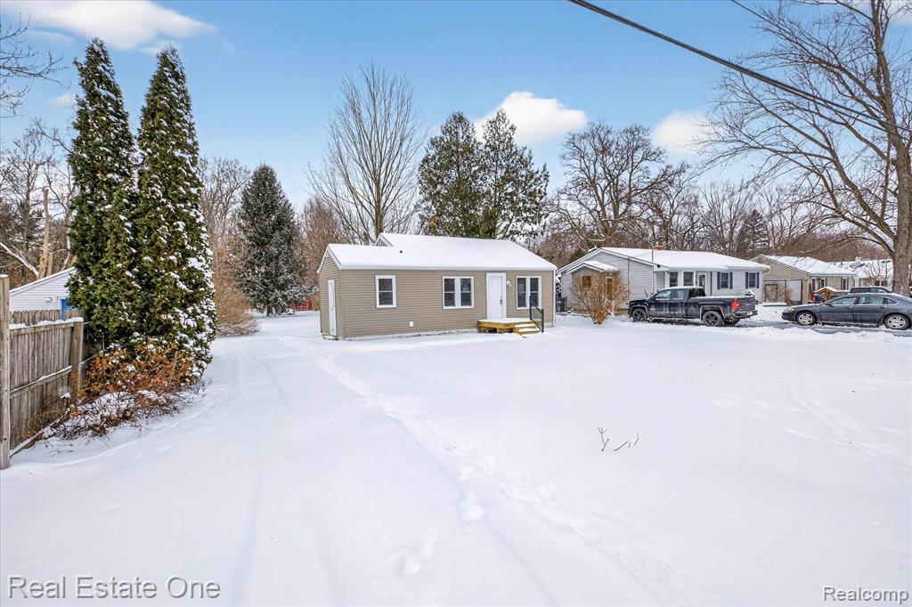 3267 Mills Acres Street, Flint, MI 48506 — Photo 3