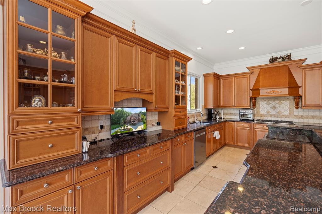 5679 Branford Drive, West Bloomfield, MI — Photo 23