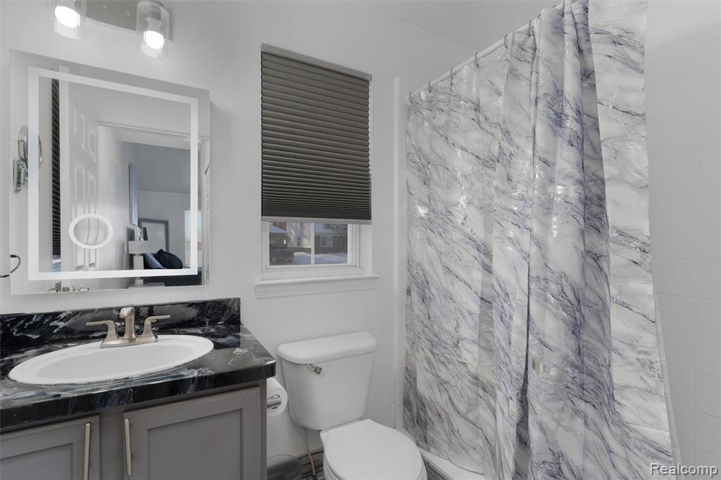 6235 Crystal Lake Drive, Romulus, MI 48174 — Photo 18