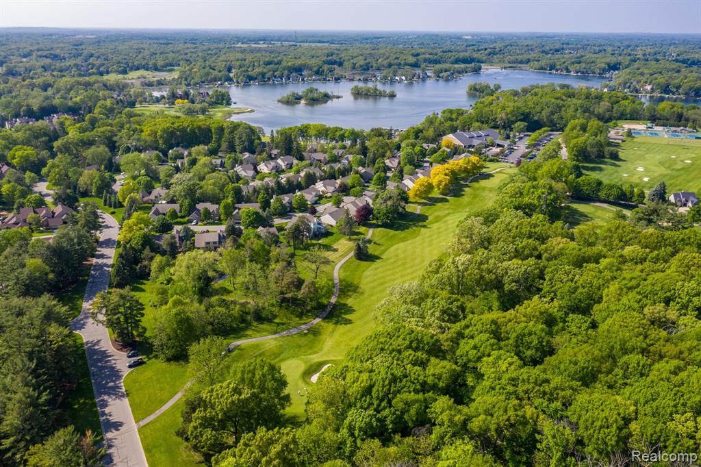 4467 GOLF VIEW Drive, Brighton, MI 48116 — Photo 45