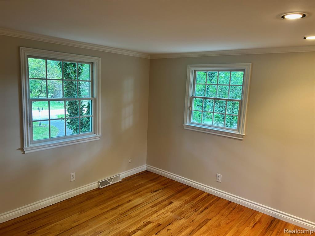 5352 W Doherty Drive, West Bloomfield, MI 48323 — Photo 8