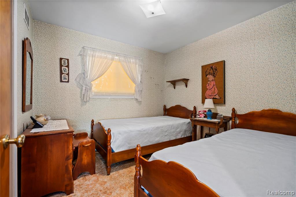 4030 Letart Avenue, Waterford, MI 48329 — Photo 14