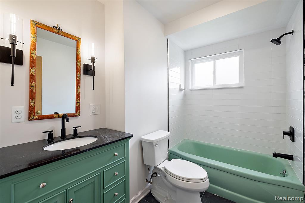 13321 Burton Street, Oak Park, MI 48237 — Photo 11