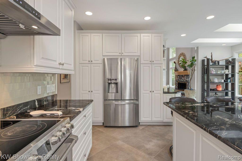 6061 TURNBERRY Drive, Commerce Twp, MI 48382 — Photo 23