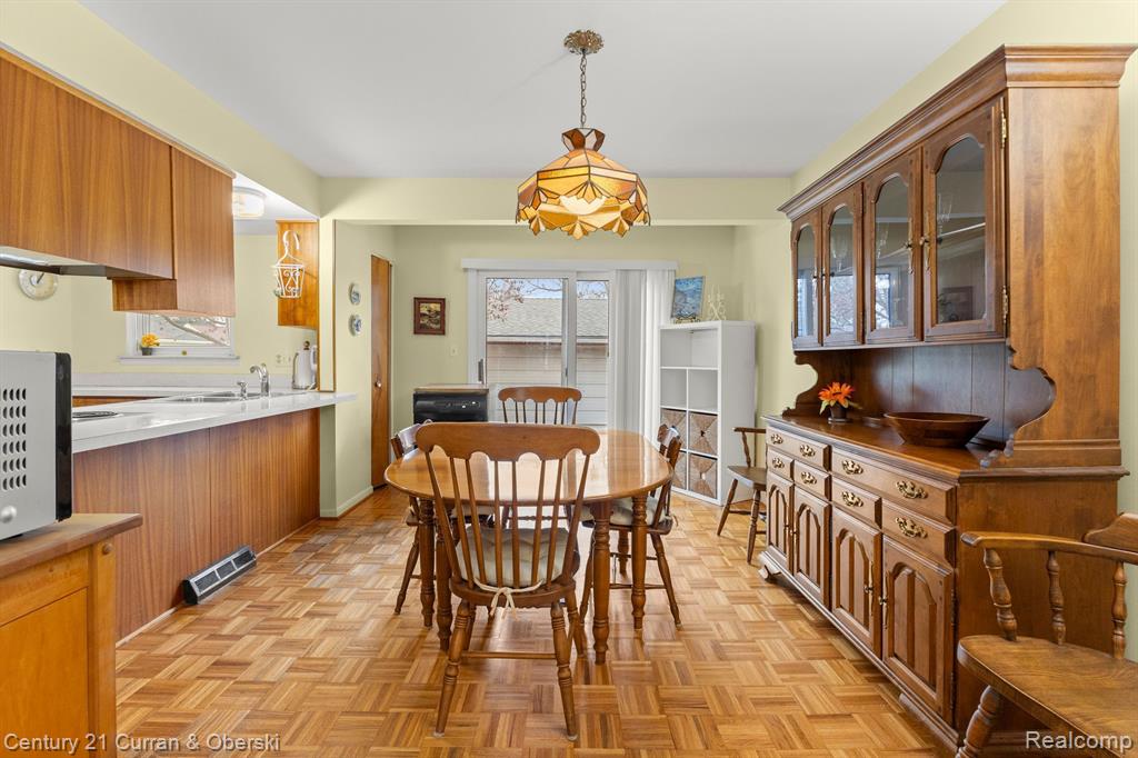 8912 RUSSELL Street, Livonia, MI 48150 — Photo 6