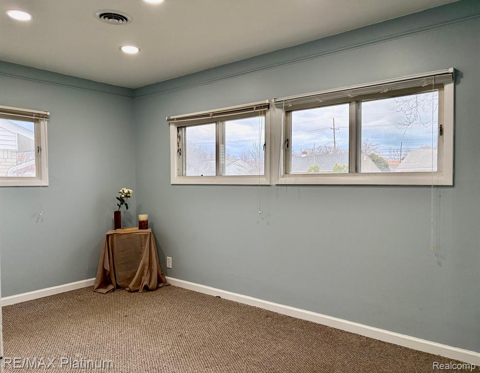 914 E KALAMA Avenue, Madison Heights, MI 48071 — Photo 7