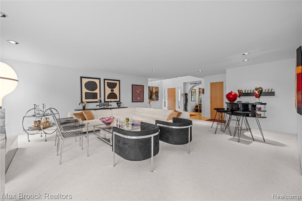 4933 Woodcliff Hill Road N, West Bloomfield, MI 48323 — Photo 9