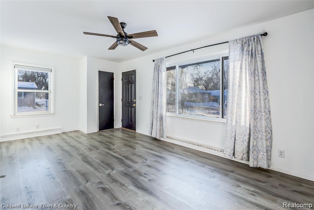 4383 Green Lake Road, West Bloomfield, MI 48323 — Photo 13